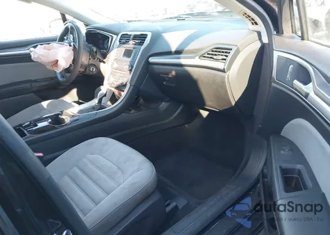 2015 Ford Fusion Hybrid S z USA, uszkodzony, nr VIN 3FA6P0UU4FR132583